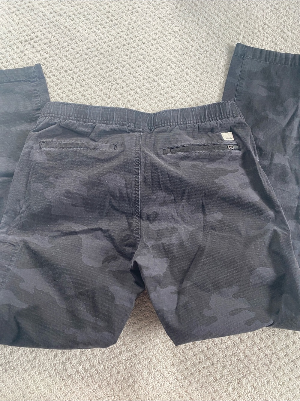 Vuori Women’s Black Camo Ripstop Pants, size small - Picture 4 of 6